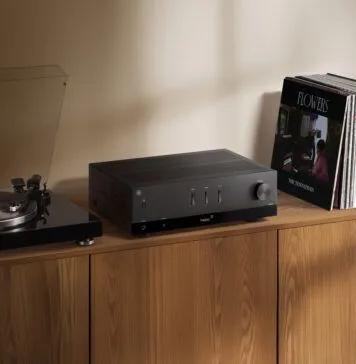 Yamaha R200A Stereo Receiver Combines 100W Power, Bluetooth, and Vinyl Playback