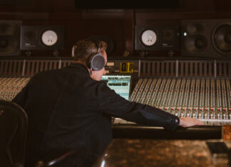 Audeze Reveals MM-520 Headphones With SLAM Technology for Professional Mixing