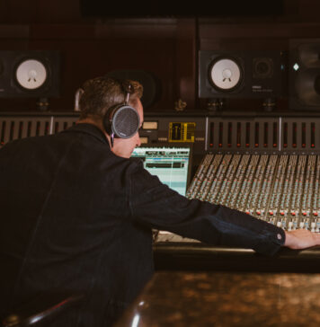 Audeze Reveals MM-520 Headphones With SLAM Technology for Professional Mixing