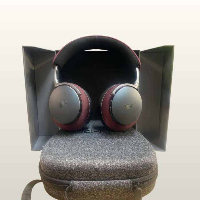 Noble FoKus Apollo Pro, Propped on Case