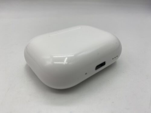 Apple AirPods Pro 3 case closed 