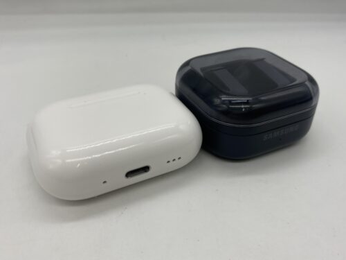 Apple AirPods Pro 3 vs Samsung Galaxy Buds 4 Pro case closed 