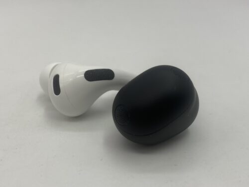 Apple AirPods Pro 3 vs Sony WF-1000XM6 single 