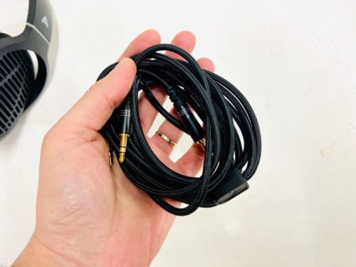 Tangle free cable