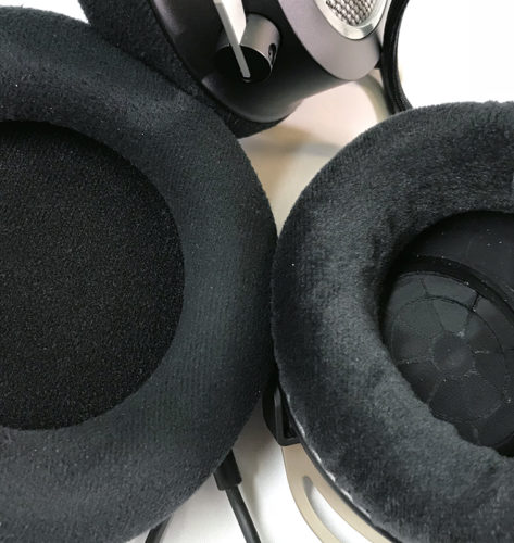 Beyerdynamic Amiron Home vs Beyerdynamic T1 audiophile headphones earpad comparison