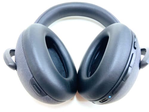 Bowers & Wilkins PX7 earpads sit firmly on the head.