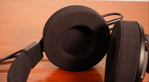 A close up of the special japanese paper fabric ear cup of the D7000
