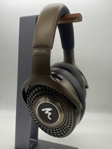 Focal Bathys MG with stand 