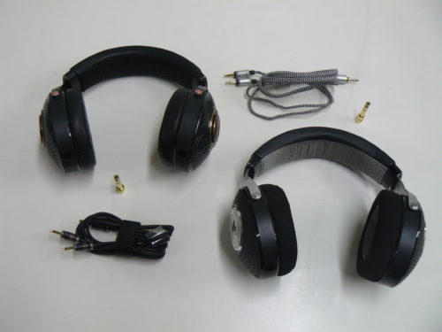 Headphones with contents