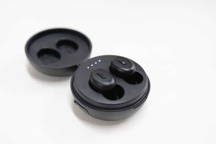 beben X8 true wireless sport earbuds charging case