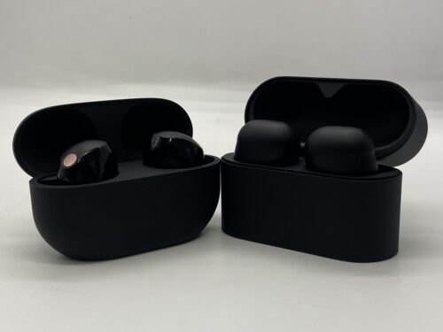 Sony WF-1000XM6 vs WF-1000XM5 case open