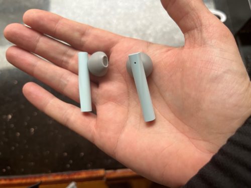 HAKII ICE Lite are modeled after the Apple AirPods