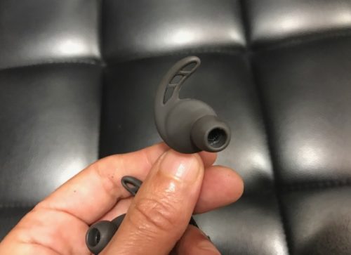 Under Armour Sport Wireless React ergonomic ear tip