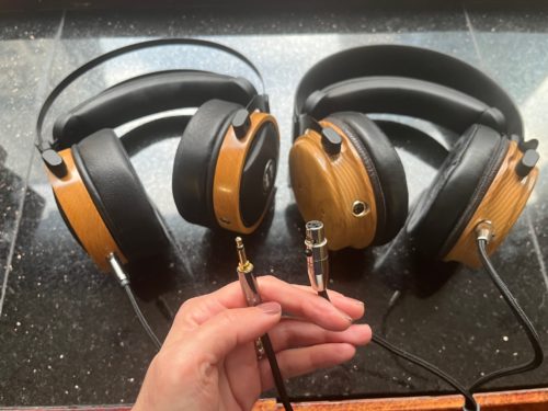Kennerton Gjallarhorn GH 50 JM Rognir Dynamic have different headphones wires.