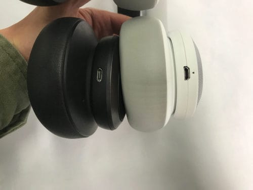 JBL Live 650BTNC earpad thickness on the left next to E65BTNC on the right