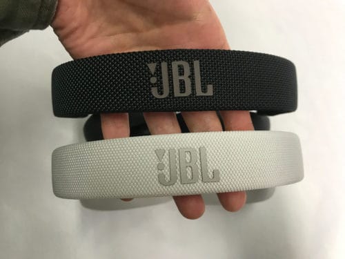 JBL Live 650BTNC headband in blacj and JBL E65BTNC headband in white