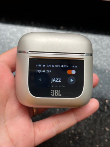 is the touch screen on the JBL Tour Pro 2 any good?
