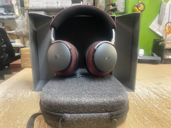 Noble FoKus Apollo Pro, Propped on Case