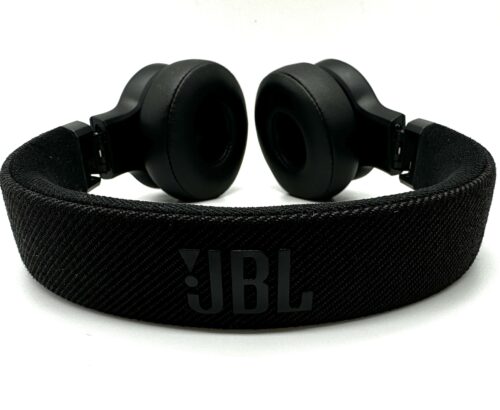 JBL Live 670NC view from the headband
