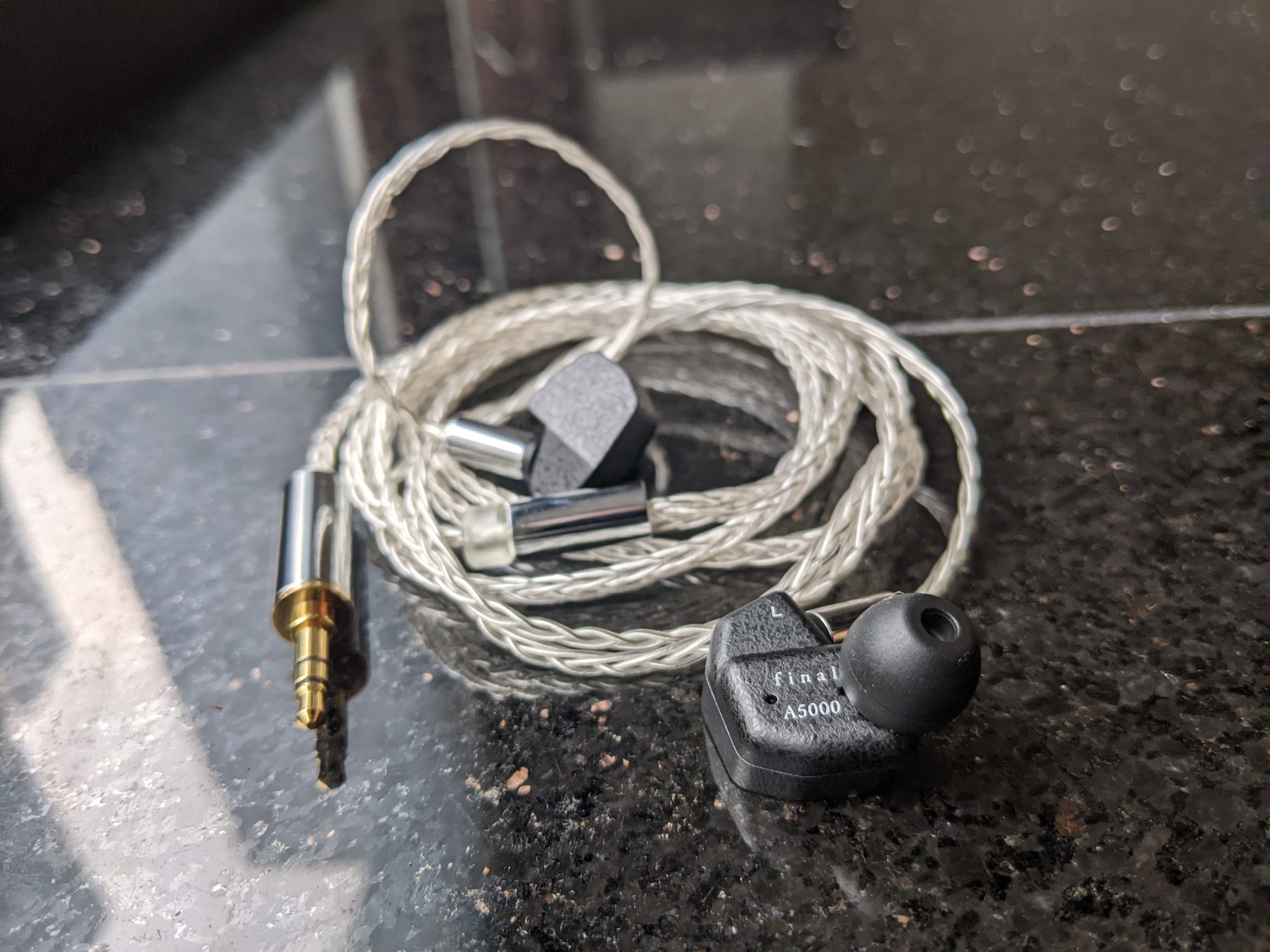 Final Audio, in-ear monitor