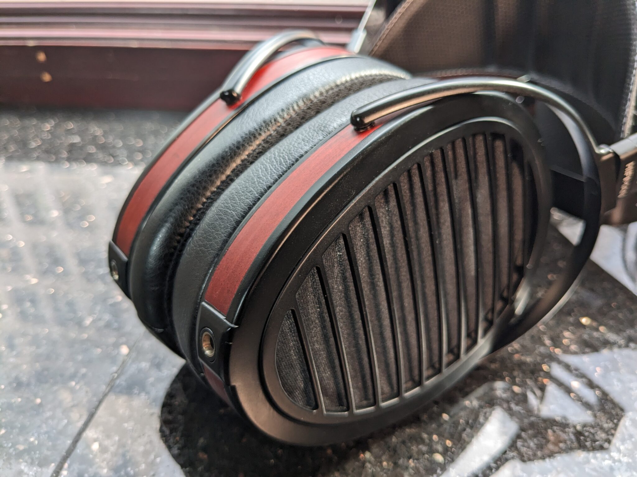 HiFiMAN Arya Organic vs. Arya V3 Stealth: Worth the Upgrade? - Major HiFi