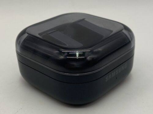 Samsung Galaxy Buds 4 Pro case closed 