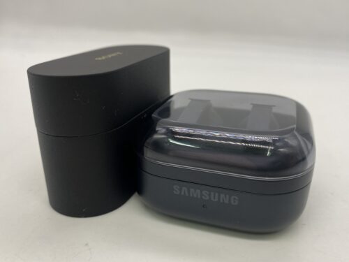 Samsung Galaxy Buds 4 Pro vs Sony WF-1000XM6 charging case closed 