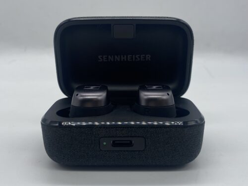 Sennheiser Momentum True Wireless 4 case open