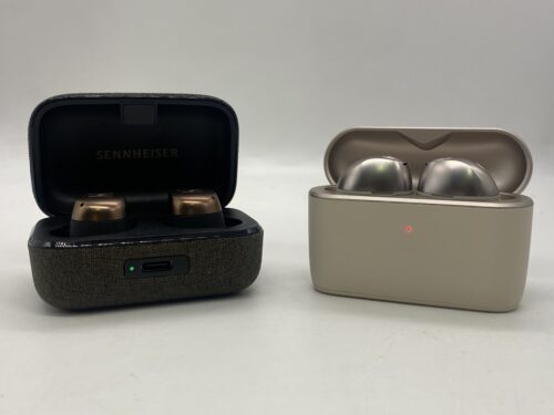 Sennheiser Momentum True Wireless 5 vs. Momentum True Wireless 4 case open