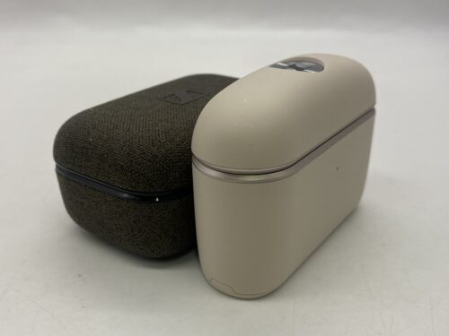 Sennheiser Momentum True Wireless 5 vs. Momentum True Wireless 4 charging case