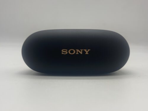 Sony WF-1000XM5 case closed 