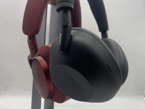 Sony WH-1000XM6 vs Bowers & Wilkins PX7 S2e with stand 