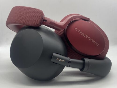 Sony WH-1000XM6 vs Bowers & Wilkins PX7 S2e on top of each other 
