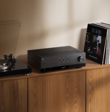 Yamaha R200A Stereo Receiver Combines 100W Power, Bluetooth, and Vinyl Playback