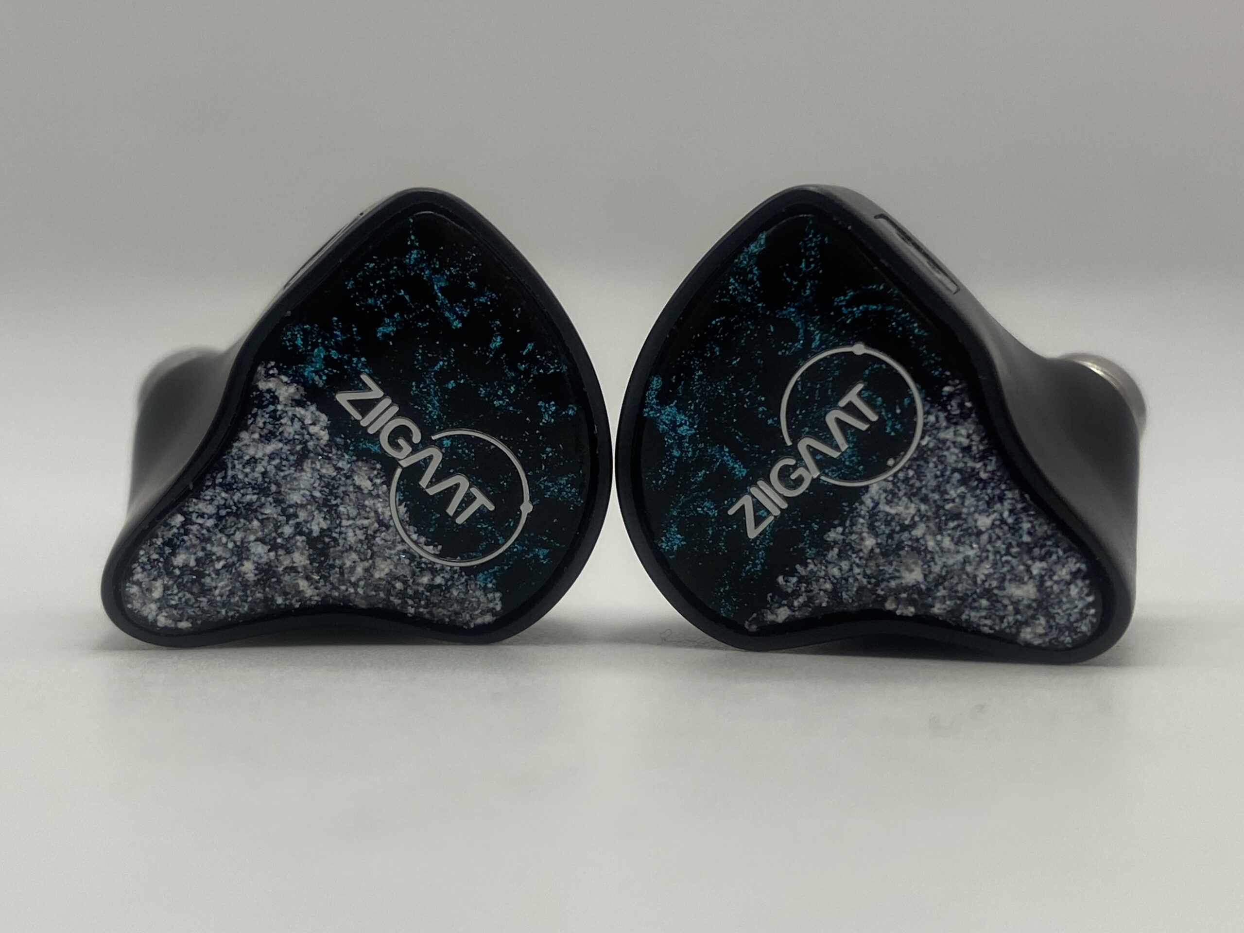 ZiiGaat x Hangout.Audio Odyssey II Review: A Hybrid IEM That