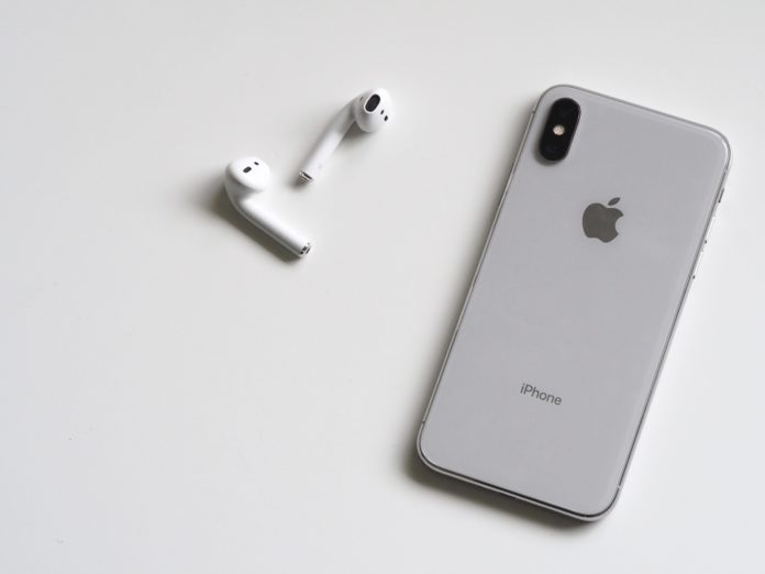 Apple AirPods Charging Case as Bluetooth Speaker
