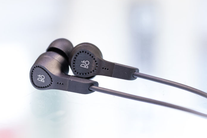 Bang And Olufsen Beoplay E4 Review, Active Noise Cancelling Earbuds ...