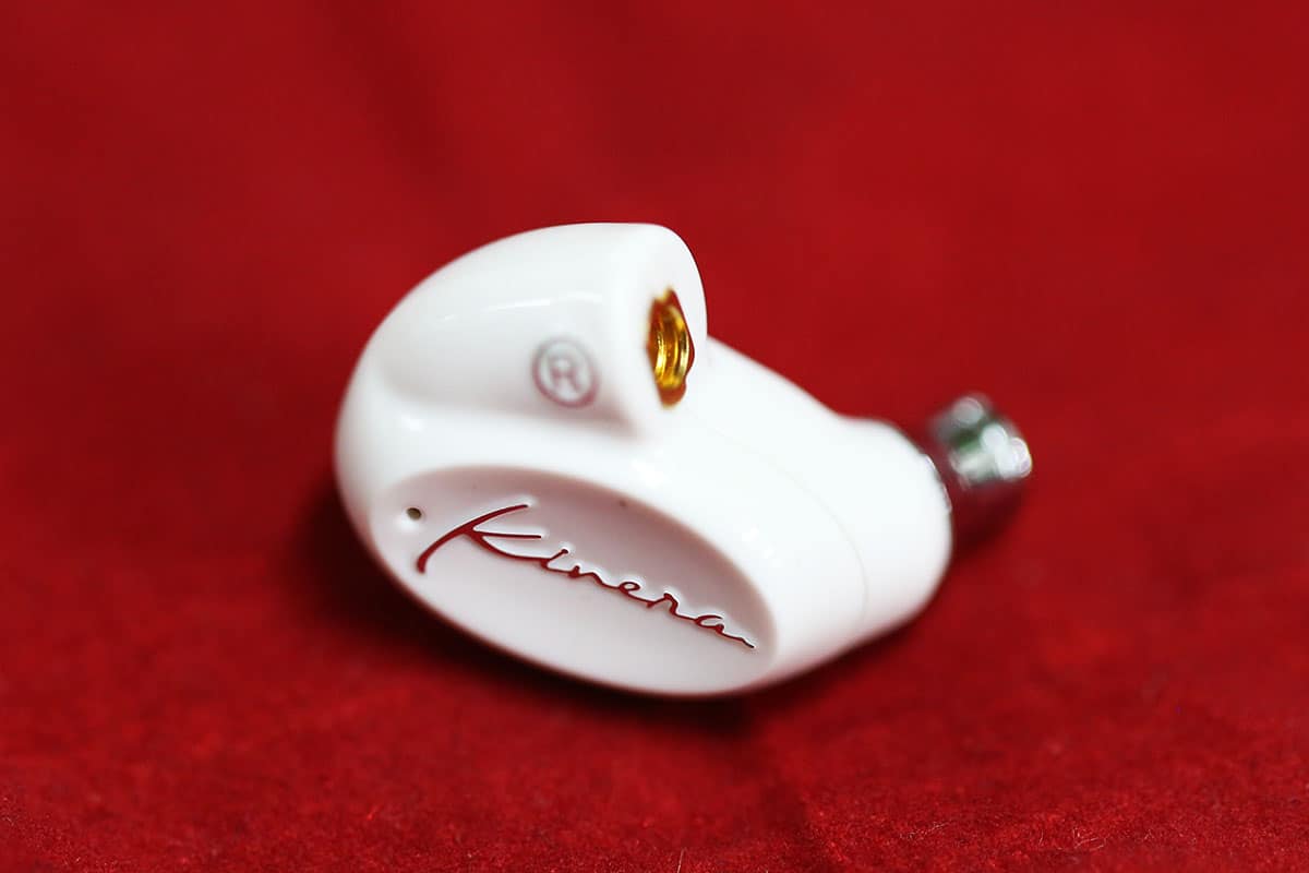 Kinera Sif Review right earpiece detail