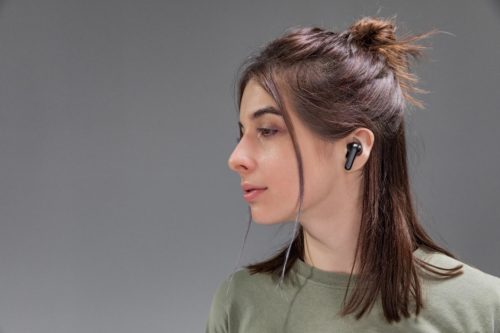 model wearning anc earphones
