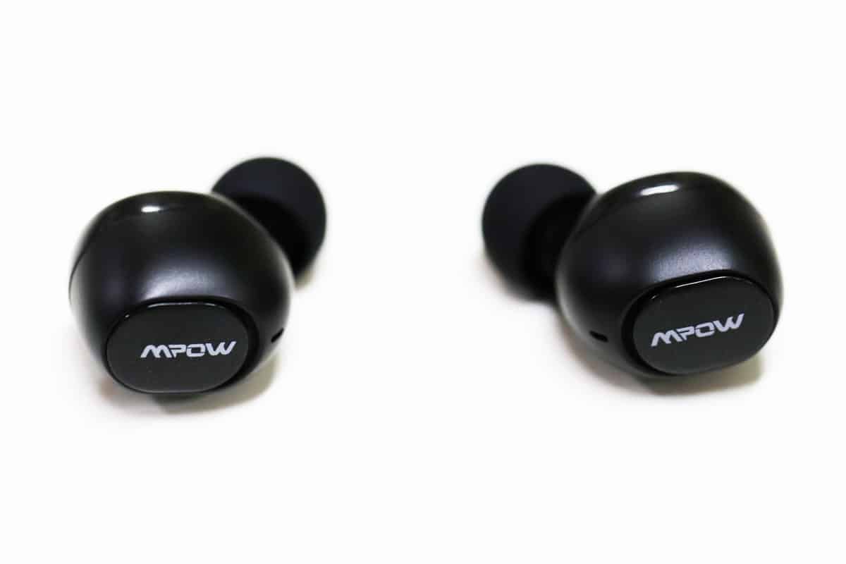 MPOW T5 Review earphone faceplate detail