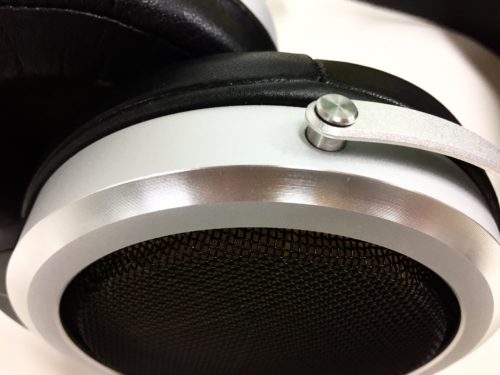 The precisely machined detailing on the earcups looks fantastic